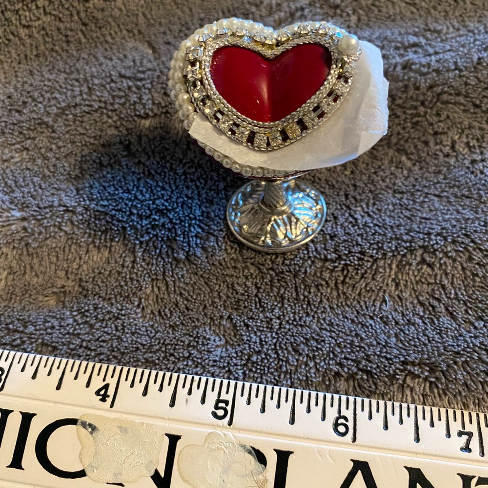 Tiny heart shaped box. Perfect for a unique presentation box.